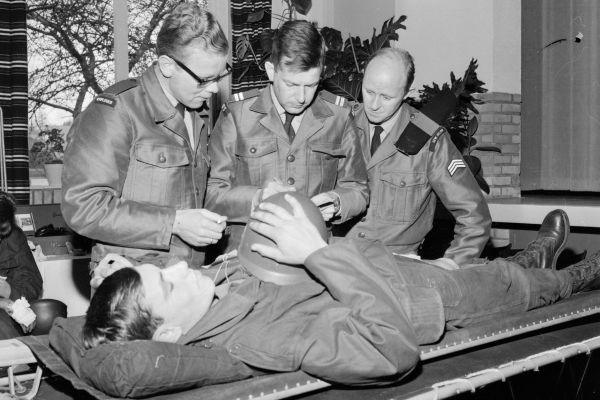 1968: Haren paraat bij vijandelijke dreiging!